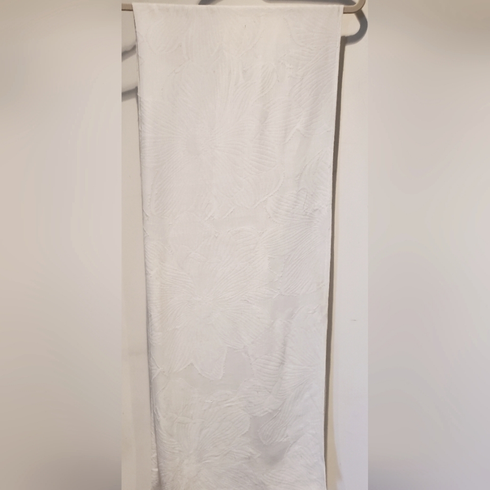 Elegant White Floral Scarf